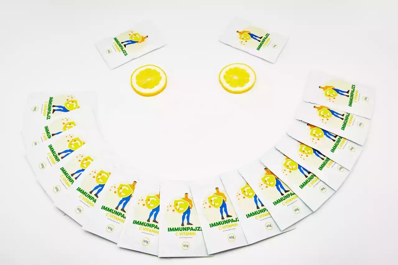 A kis tasak visszazárható, így akár biztonságosan magaddal viheted a táskádban is